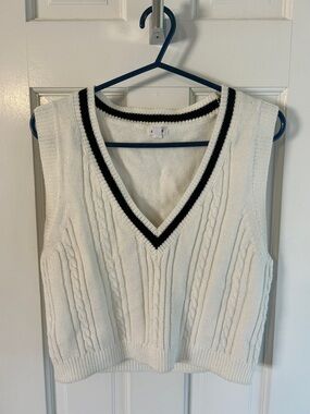 Garage Classic Cable Knit V-Neck Sweater Vest - White with Black Trim